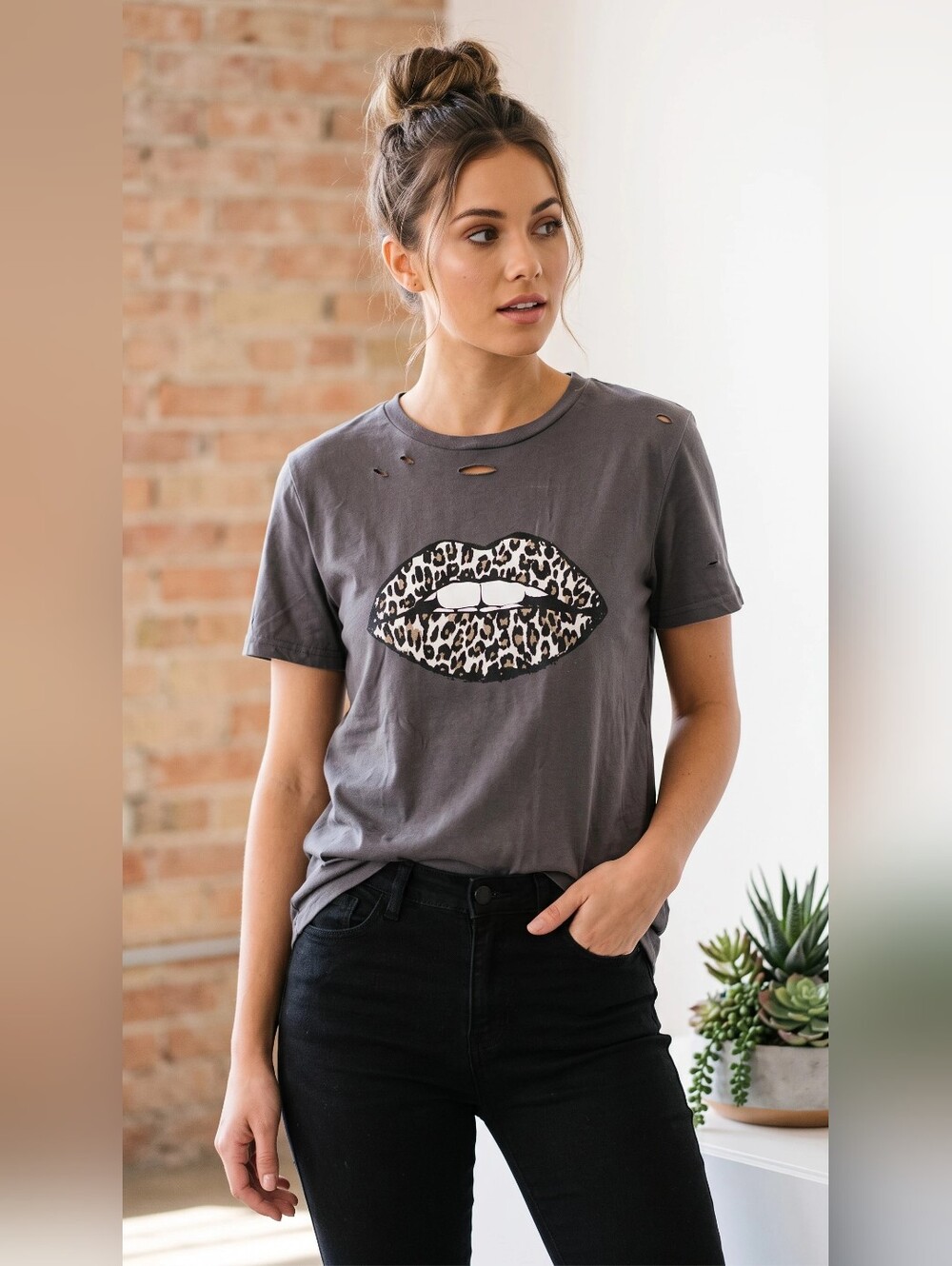 Blooming Jelly Leopard Lips Distressed Graphic T-shirt Womens Small Short Sleeve
